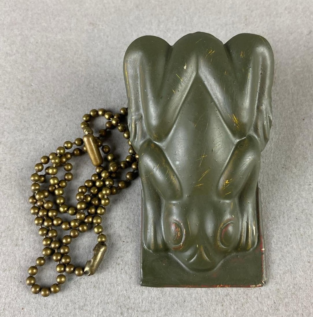 WW2 US Military D-Day Frog Clicker: Measure 2 1/2” in length.
