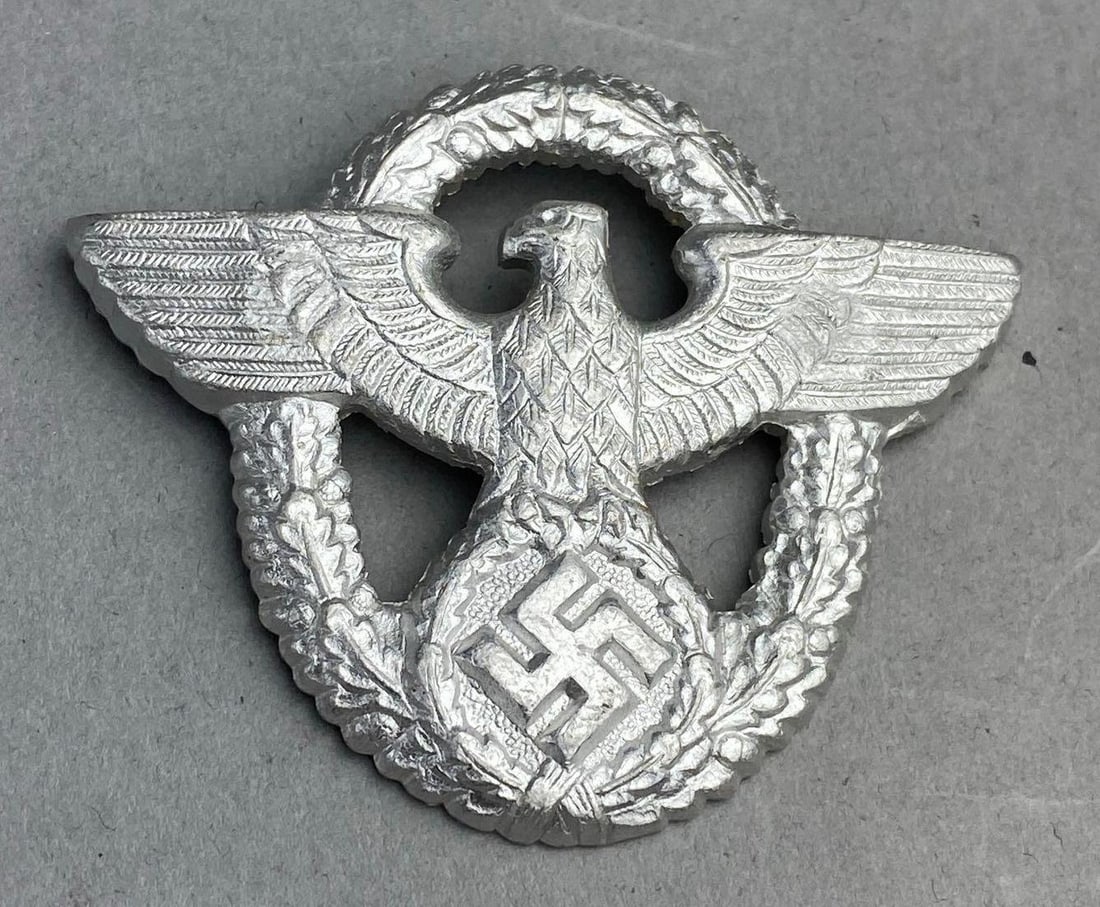 WW2 German Police NSDAP Cap Badge: Measure 2” in length.