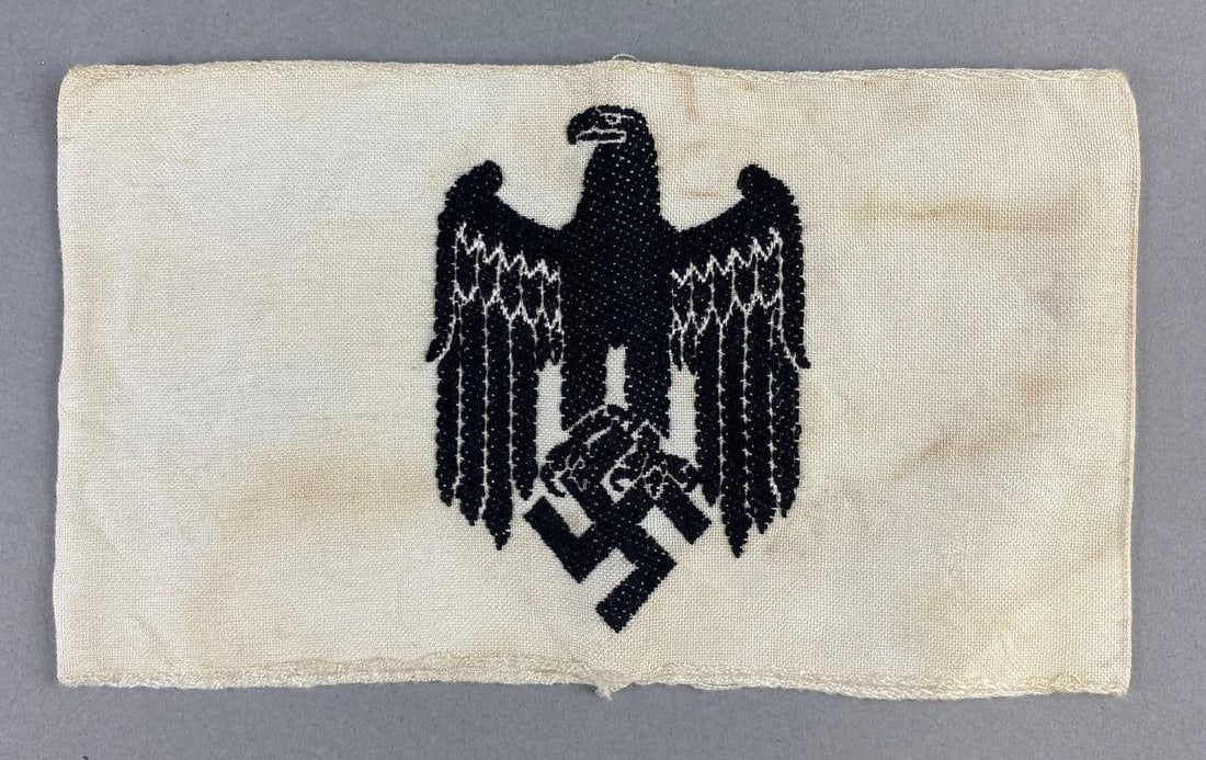 WW2 German Army Recruiting Personnel Armband: Measure L 7 x W 4 inches. Has some stains throughout.