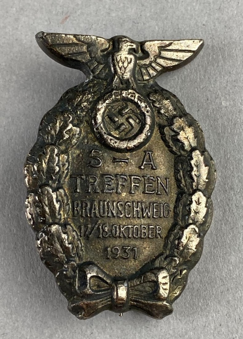 WW2 1931 German Brunswick Rally Badge: measures L 2 x W 1 inches.