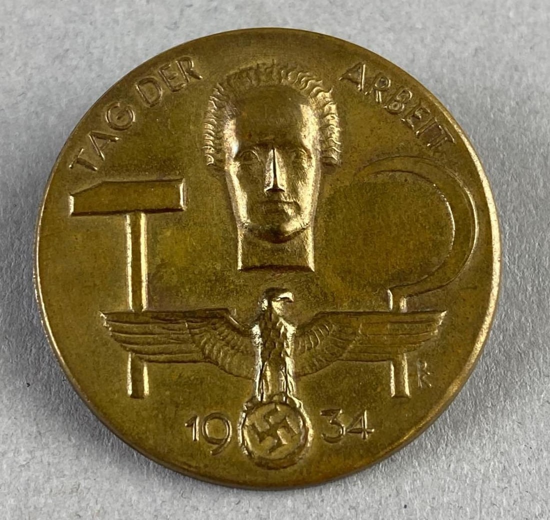WW2 1934 German National Labor Day Badge: Mfg by Schwar Gmund. Measure 1” in diameter.