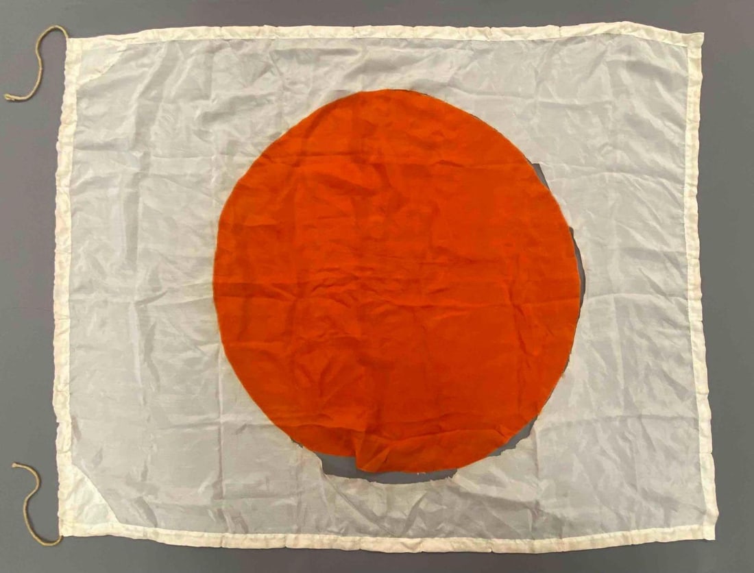 WW2 Japanese Pilot Bail Out Float Flag (1 of 2)
