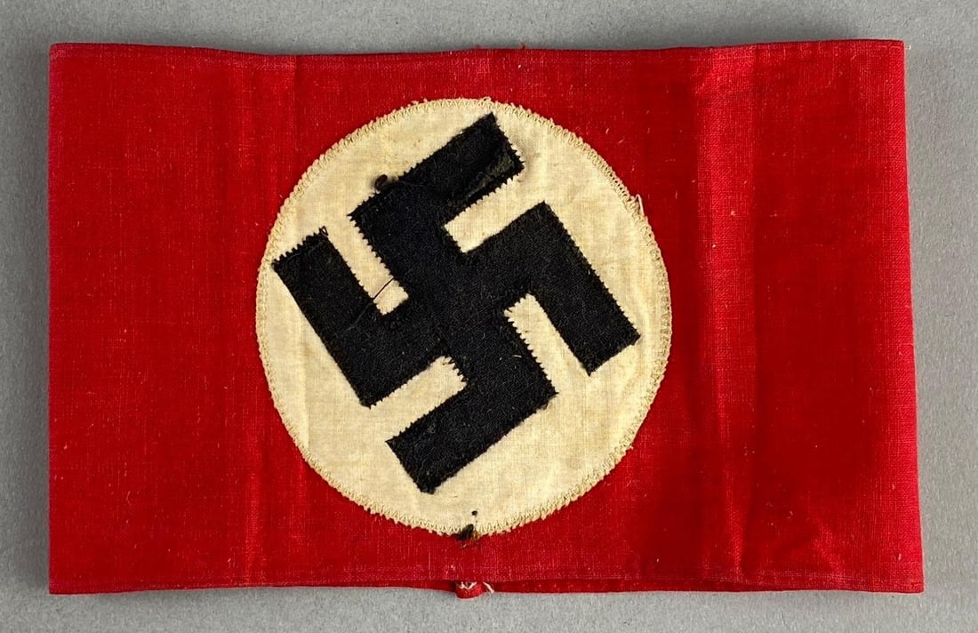 WW2 German NSDAP Armband: Measure L 7 x W 4 inches.