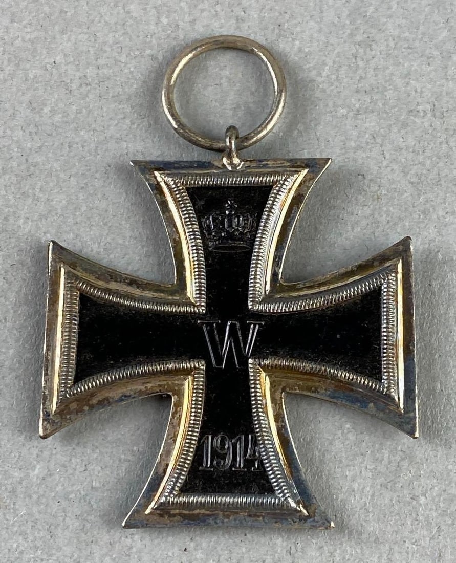 WW1 1914 German Iron Cross 2nd Class Medal: Measure L 1 1/2 x W 1 1/2 inches.