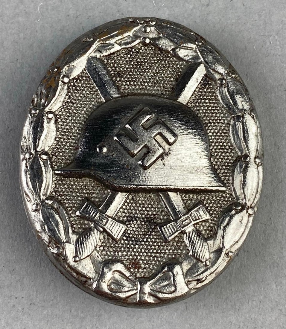 WW2 German Combat Wounds Badge (1 of 2)