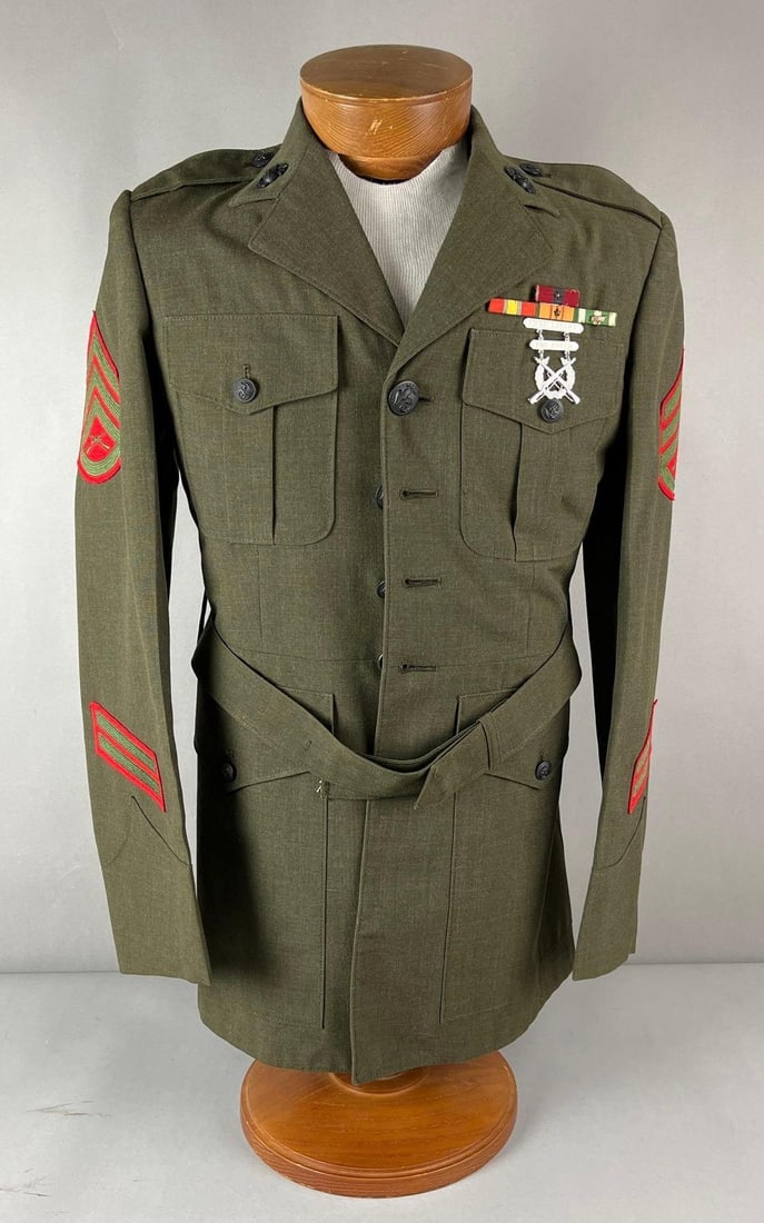 WW2 US Marine Dress Jacket (1 of 15)