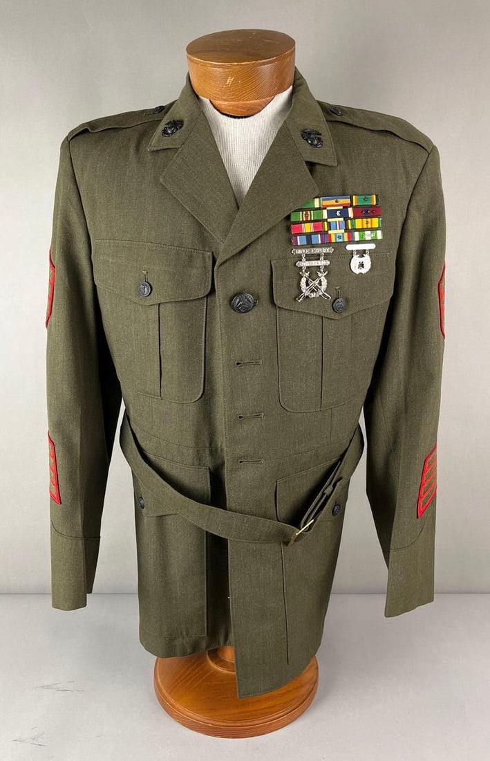 WW2 US Marine Dress Jacket (1 of 15)