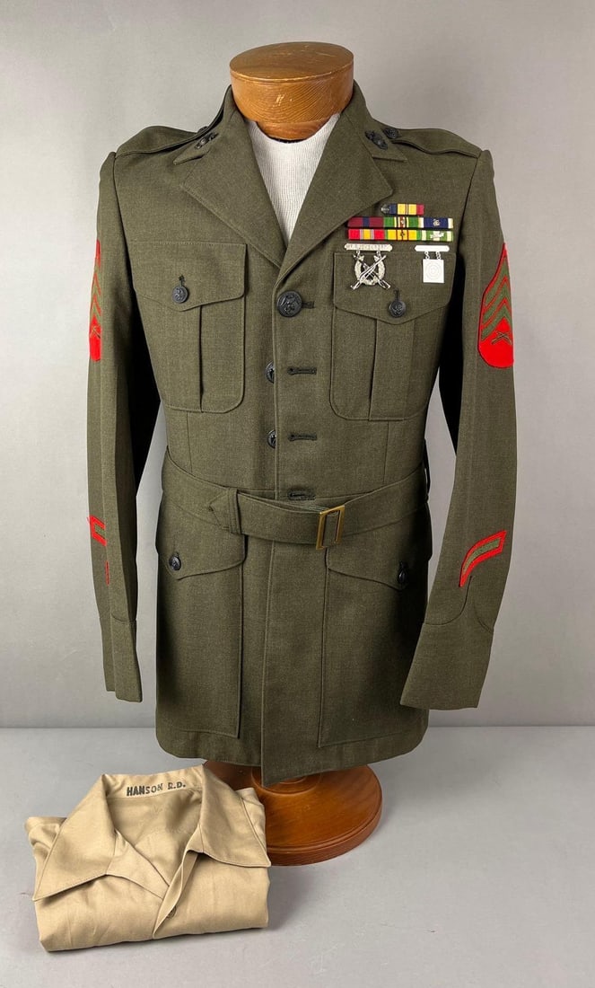 WW2 US Marine Dress Jacket: Includes marine Chevron patch, rifle expert pin, National Defense Ribbon and more. Size 36 R