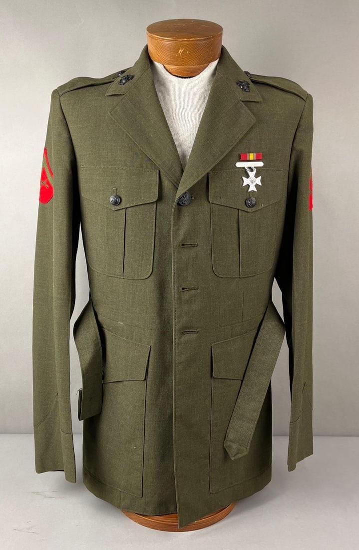 WW2 US Marine Dress Jacket: Includes rifle sharpshooter pin, National defense ribbon, marine chevron patch and more.