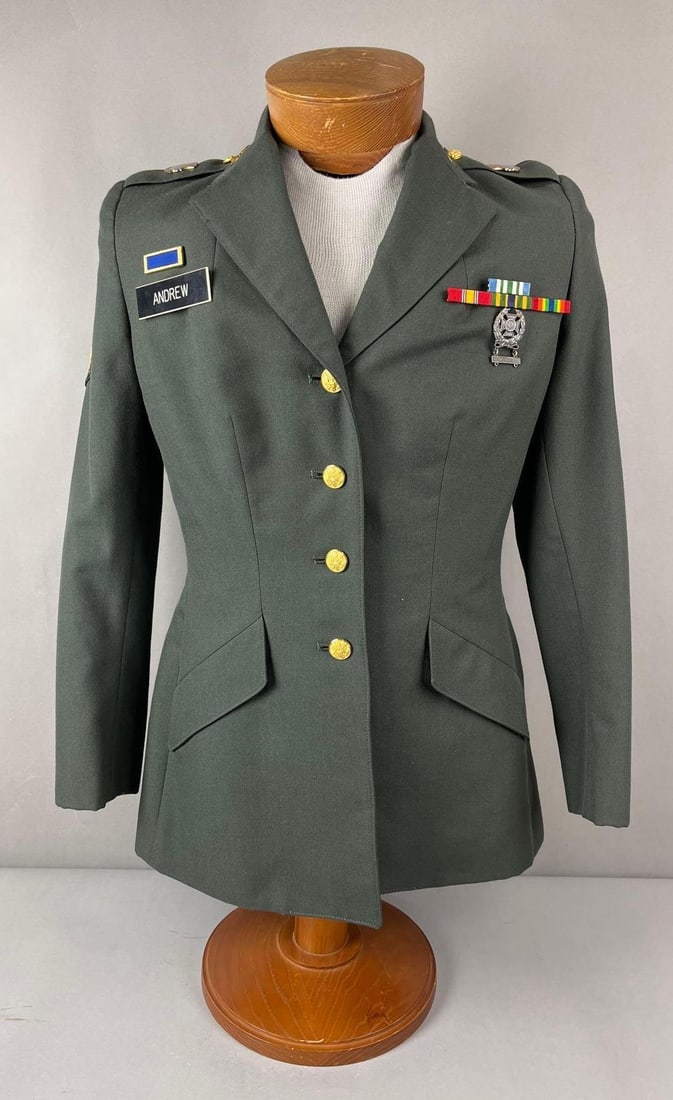 US Army Womens Dress Jacket: Includes 24th Infantry patch, 724th Ordinance Pin, Korean defense ribbon and more. Size 12R.