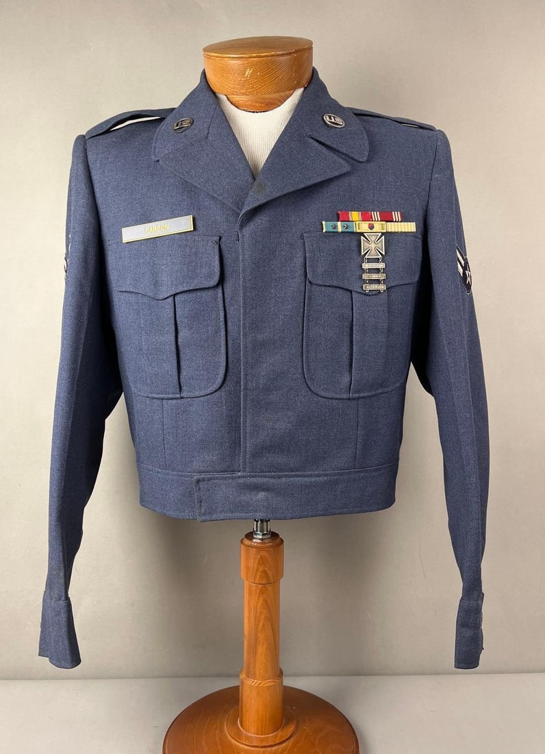 WW2 US Air Force Ike Jacket: Includes Air Force patch, US Lapel pin, USA ROK ribbon and more. Size 38R.