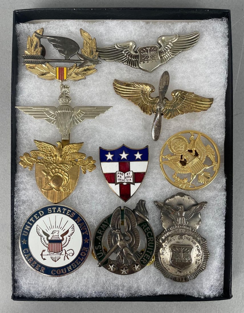 Group of U.S. Military Pins and Badges (1 of 3)