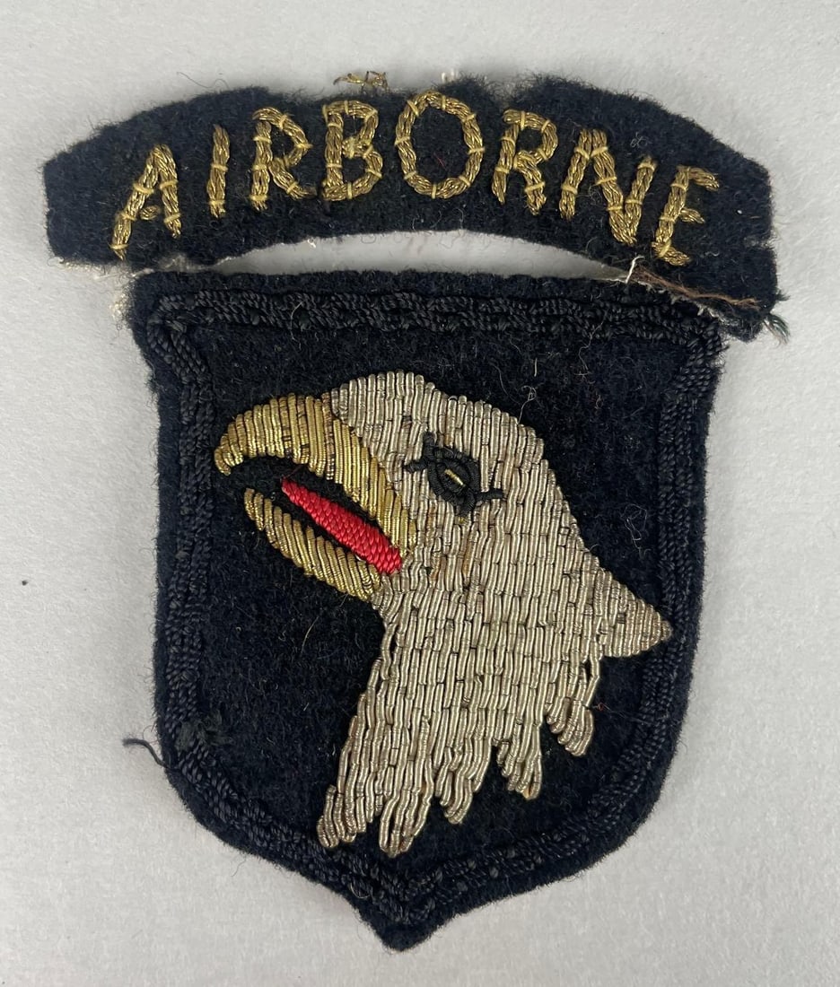 WW2 U.S. Army 101st Airborne Division Patch: Overall measures 3 1/4" x 2 3/4"