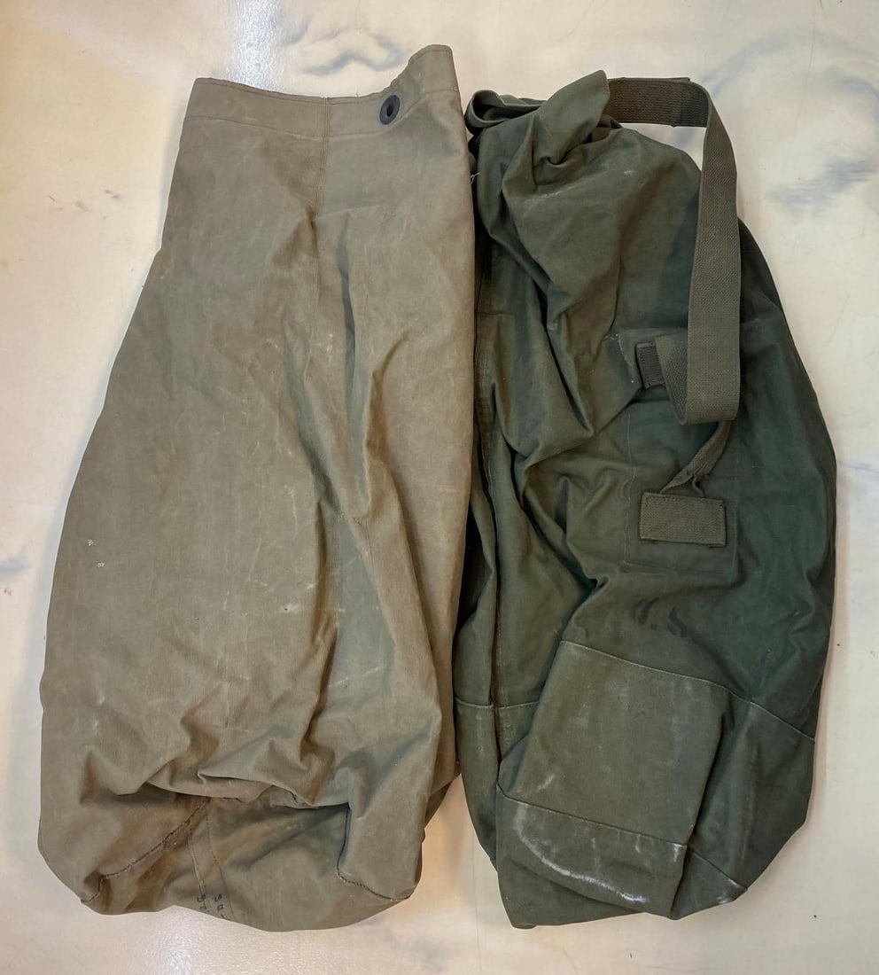 Group of 2 US Military Duffle Bags (1 of 3)