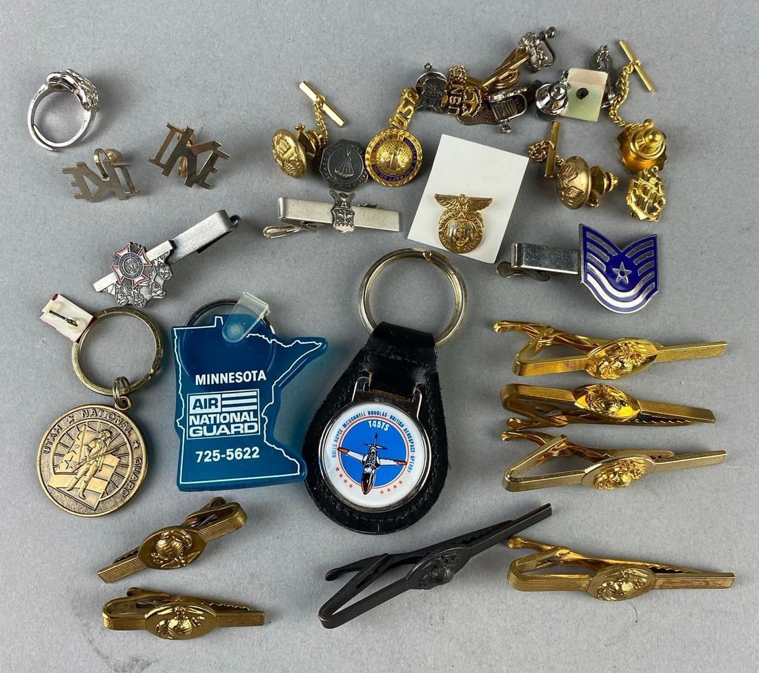Group of Assorted US Marine Pins and More (1 of 3)