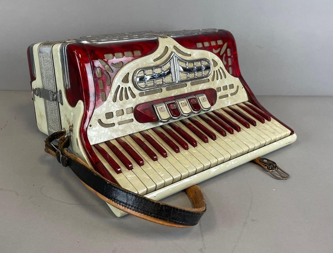 Vintage Hoffmann Accordion (1 of 6)