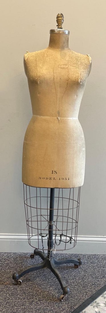 Vintage Fashion Model Form Co. Model 1951 1S Dress Form: 3rd party shipper recommended Some wear at top, measures 60" tall