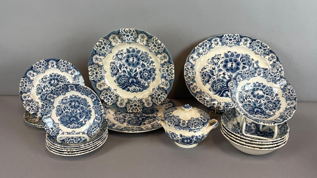 Group of Staffordshire Sudbury Square Blue Floral Dishes (1 of 4)