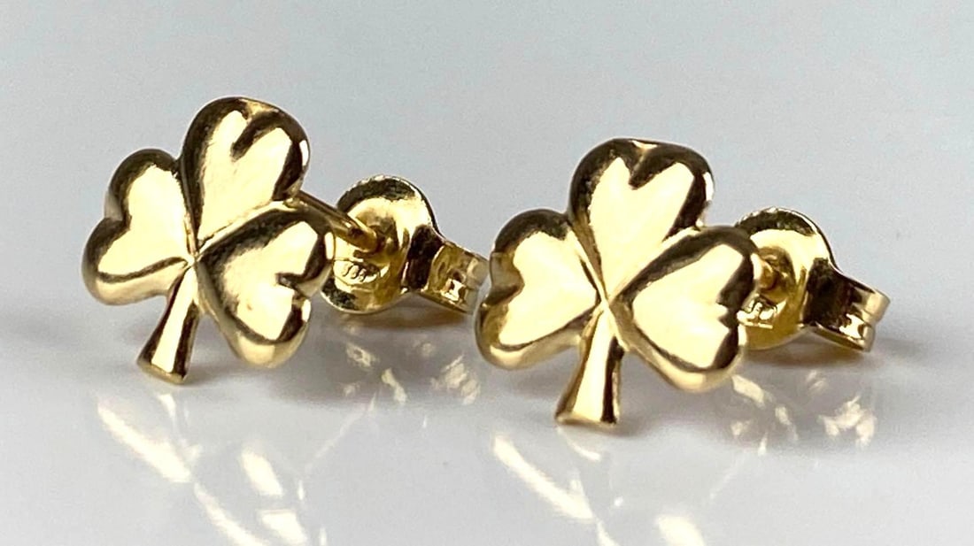 Pair of 10K Yellow Gold Clover Stud Earrings: Total weight of 1.4 grams, each measures 1/4? H x 1/2? in length