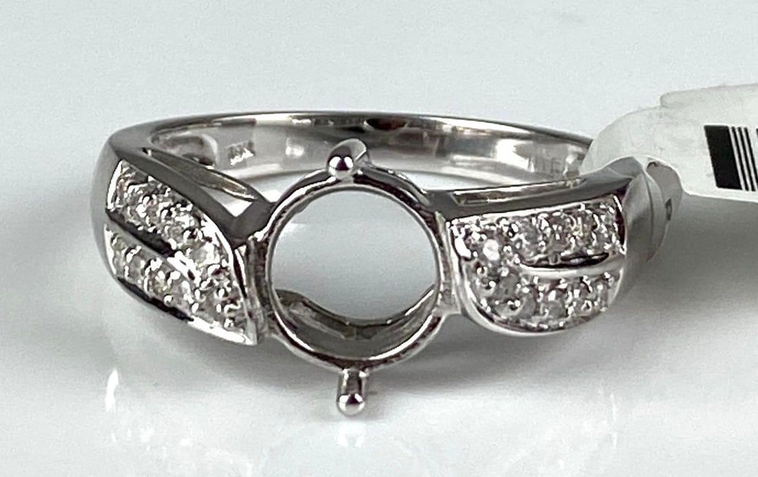 Signed 10K White Gold Diamond Ring (1 of 5)