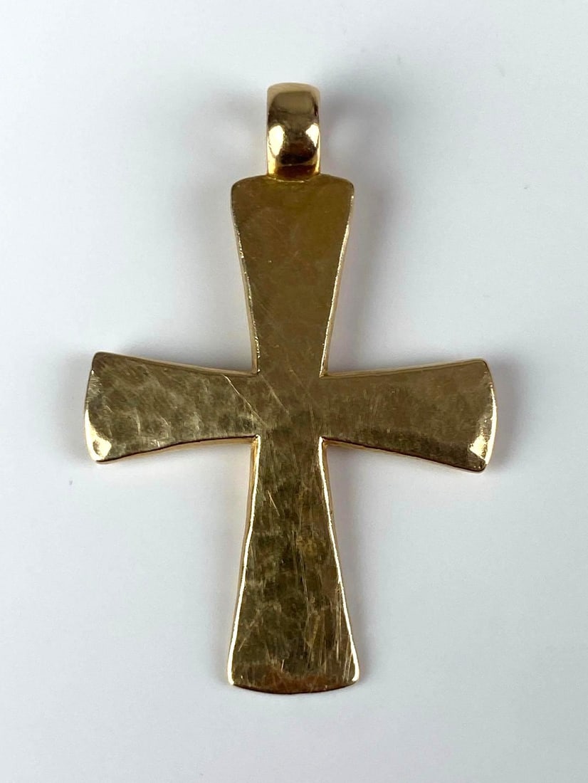 Signed 14K Yellow Gold Cross Patt?e Pendant: Total weight of 7.5 grams, measures 1 1/2? H x 1? W