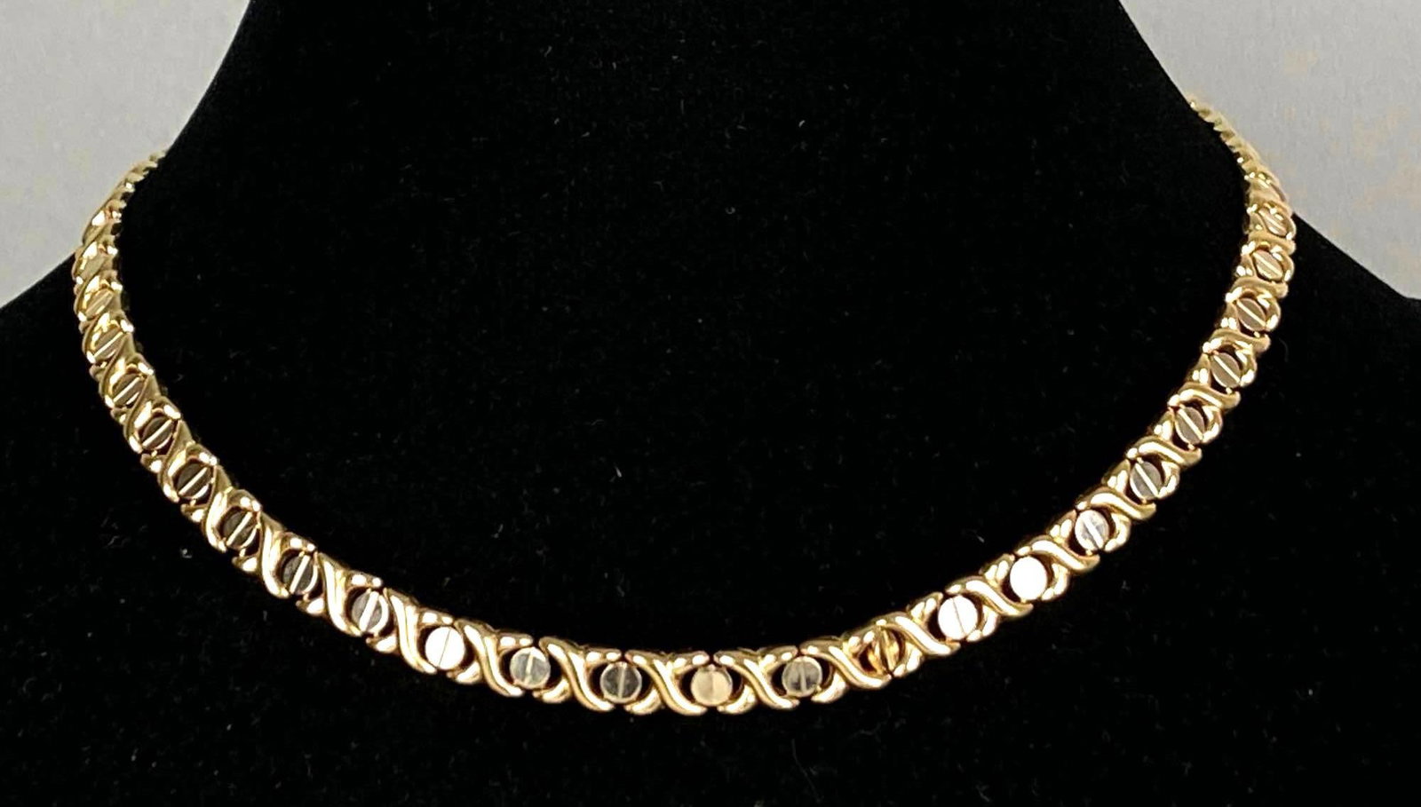 ARR Signed Turkish 14K Yellow Gold X and O Link Necklace: total weight of 23.7 grams, measures 17? in length