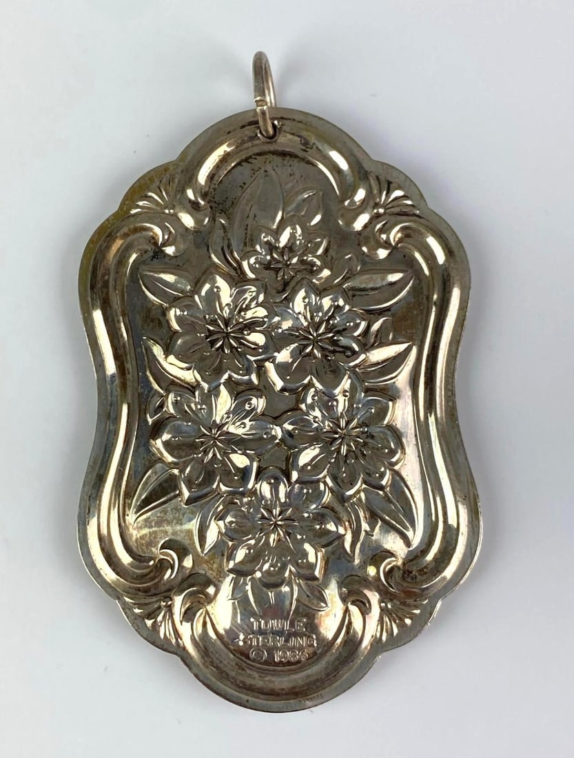 1986 Towle Sterling Silver Floral Relief Christmas Ornament: Measures 2 3/4? H x 1 1/2? W