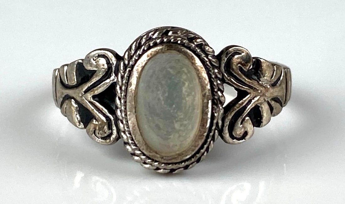 Signed Sterling Silver Mother of Pearl Ring: Size 9