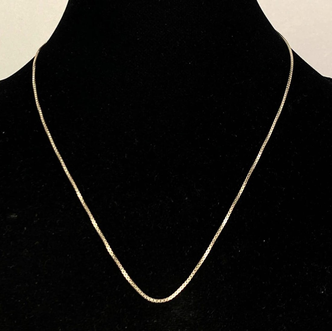 Italian Sterling Silver Box Chain Necklace: Measures 20? in length