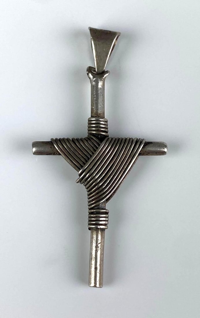 Mexican Sterling Silver Wire Wrapped Cross Pendant: Measures 2? H x 1? W