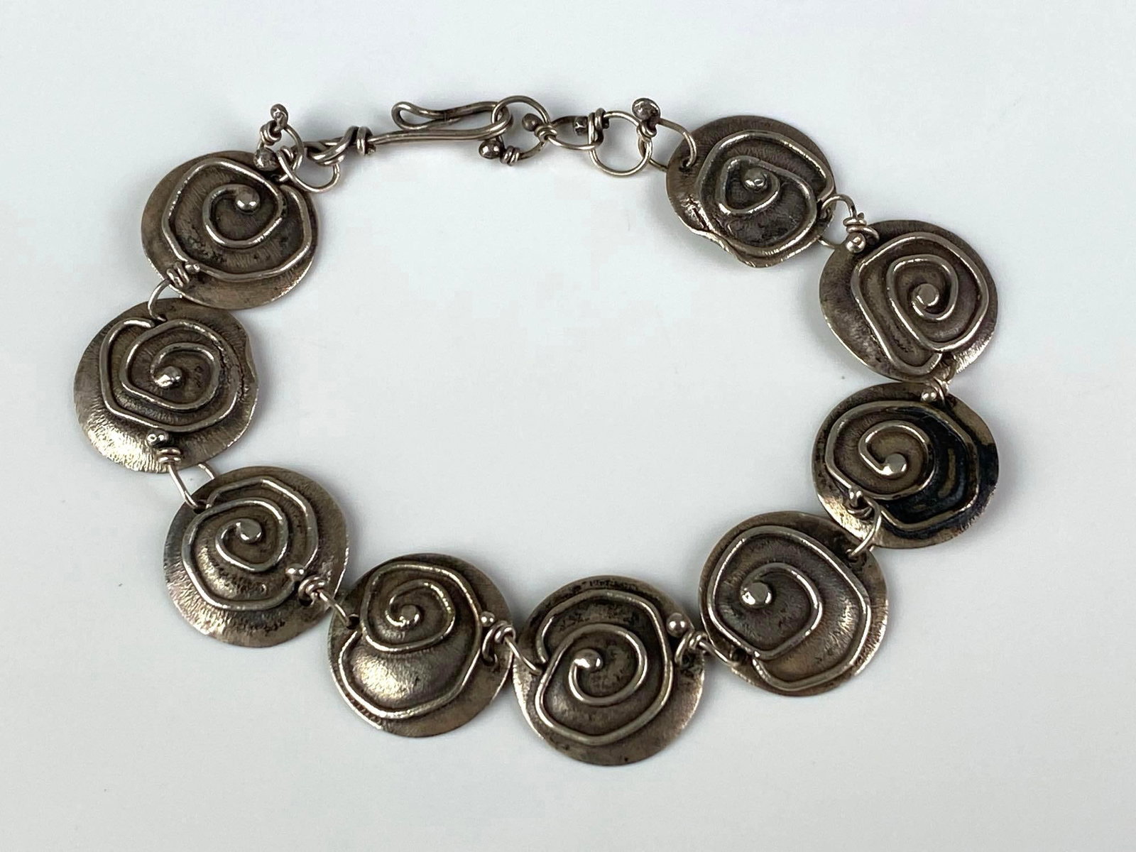 Sterling Silver Spiral Disc Bracelet: measures 8? in length
