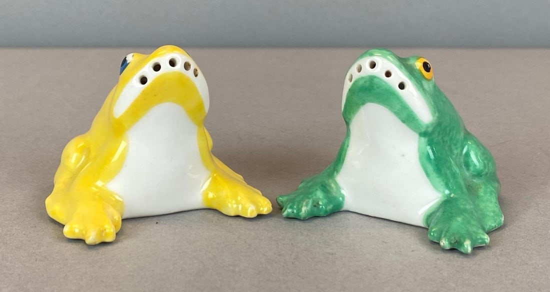 Rare Pair of Vintage Signed Th_odore Haviland Porcelain Frog Salt and Pepper Shakers: Rare Pair of Vintage Signed Th_odore Haviland Porcelain Frog Salt and Pepper Shakers Designed and signed by ?douard-Marcel Sandoz, Both marked on base, each measures 2? H x 2 1/4? W x 2 1/4? D