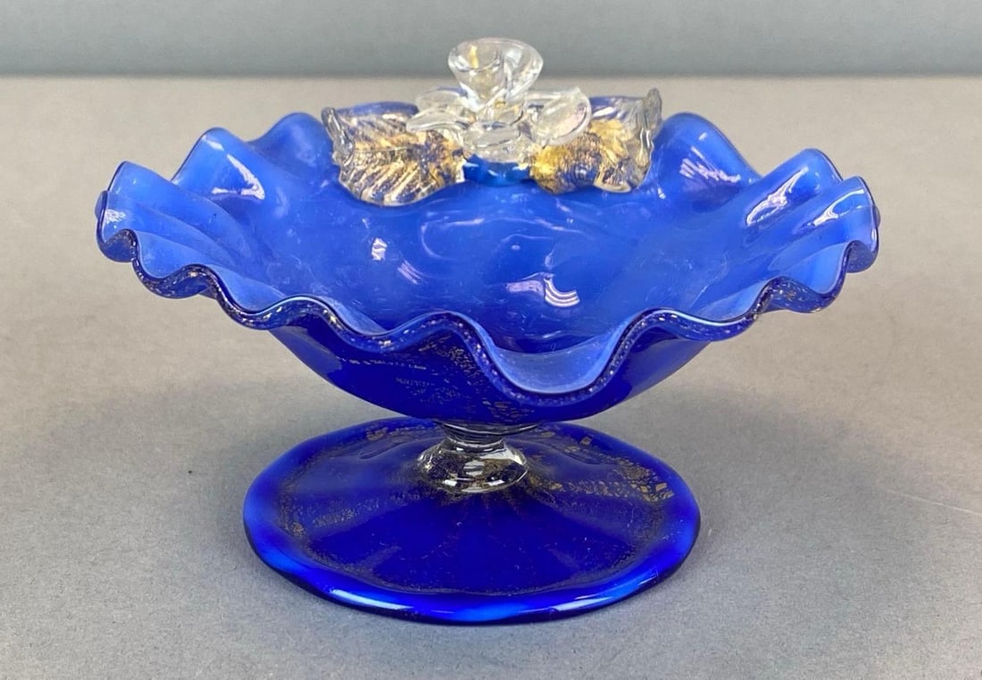 Cased Cobalt Gold Fleck Ruffled Art Glass Trinket Dish: Measures 2 1/4? H x 4? W x 4? D