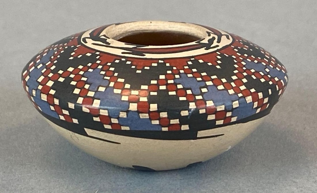 Native American Miniature Pottery Seed Pot (1 of 4)