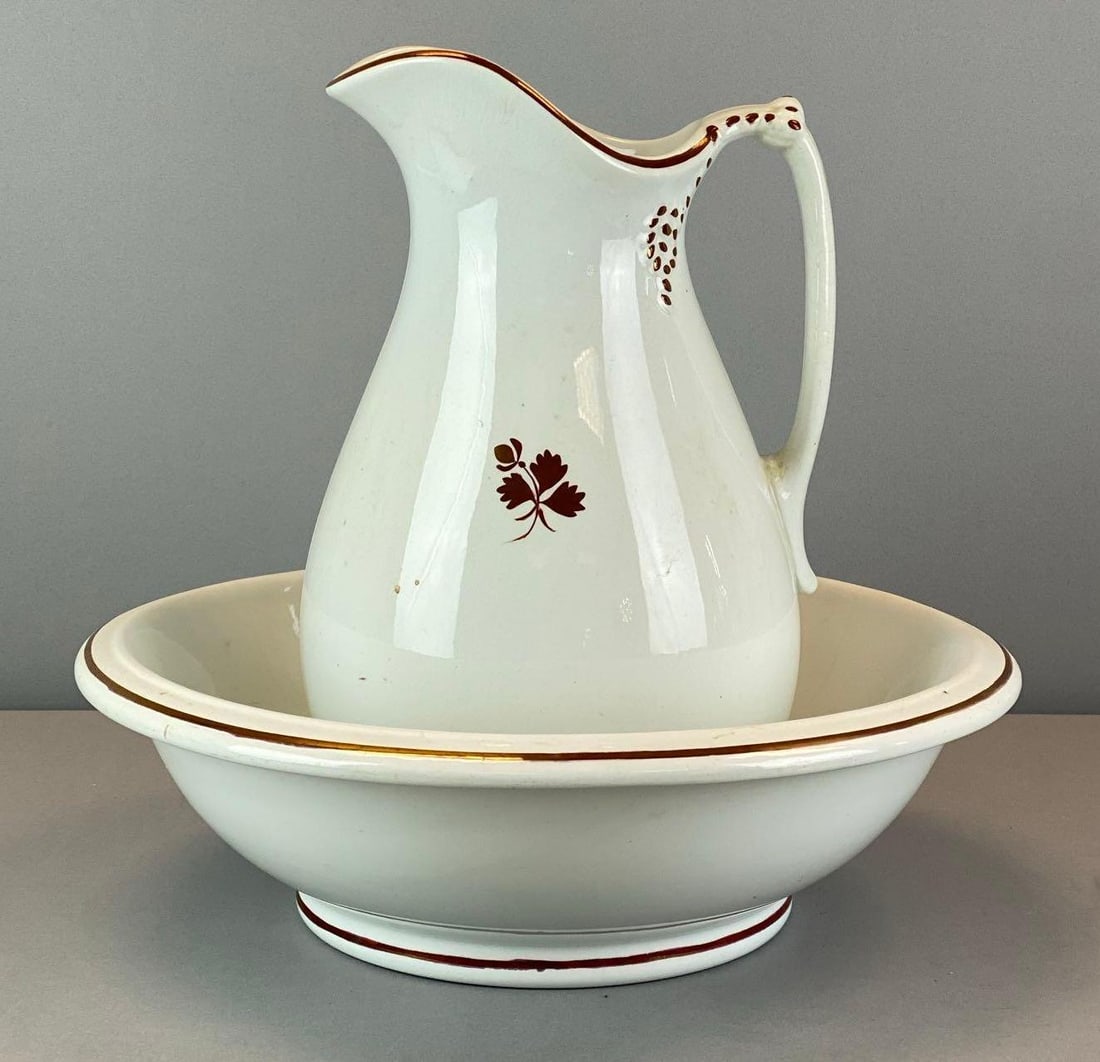Antique Alfred Meakin Ironstone Porcelain Wash Basin and Pitcher Set: Both marked on base, copper Tea Leaf pattern, basin measures 4 1/2? H x 14 1/2? W