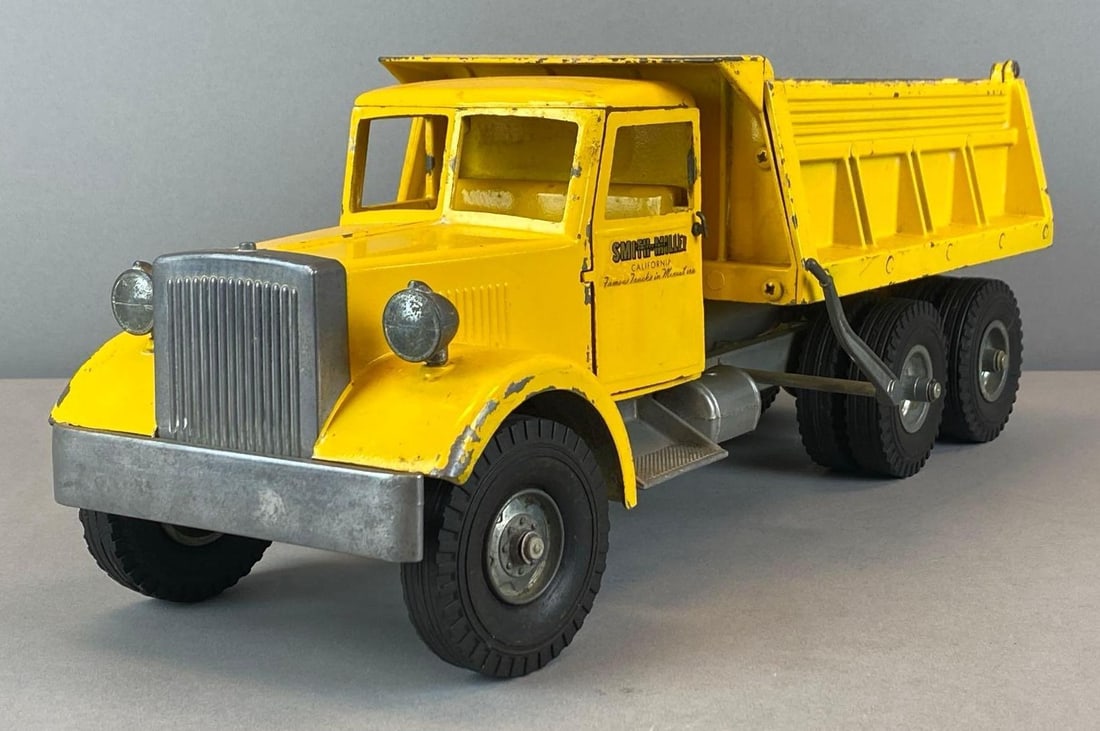 Vintage Smith Miller Smitty Toys Hydraulic Yellow Dump Truck: Some paint wear throughout, measures 6 1/2? H xx7? W x 17? D