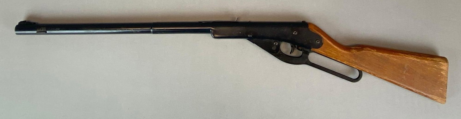 Daisy Model 111 6 Lever Action B-B Rifle: in Working condition, wear throughout, measures 34? in length
