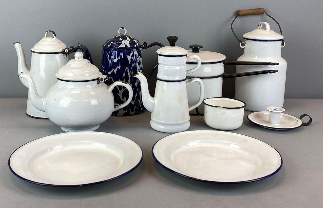 Group of Vintage Enamelware Items (1 of 3)