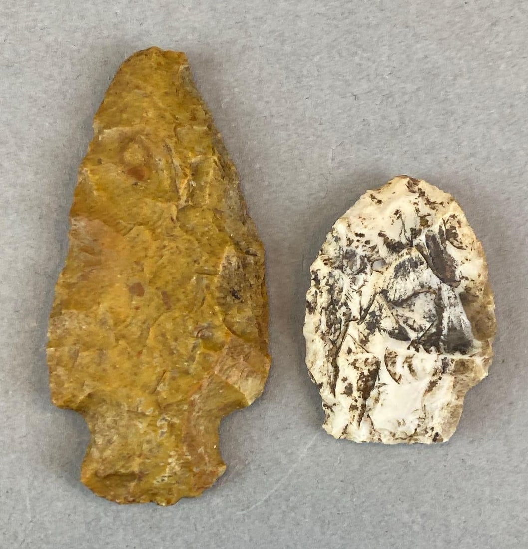 Group of 2 Arrowheads: Unknown Authenticity, Buying as is, Largest measures 2 3/4? H