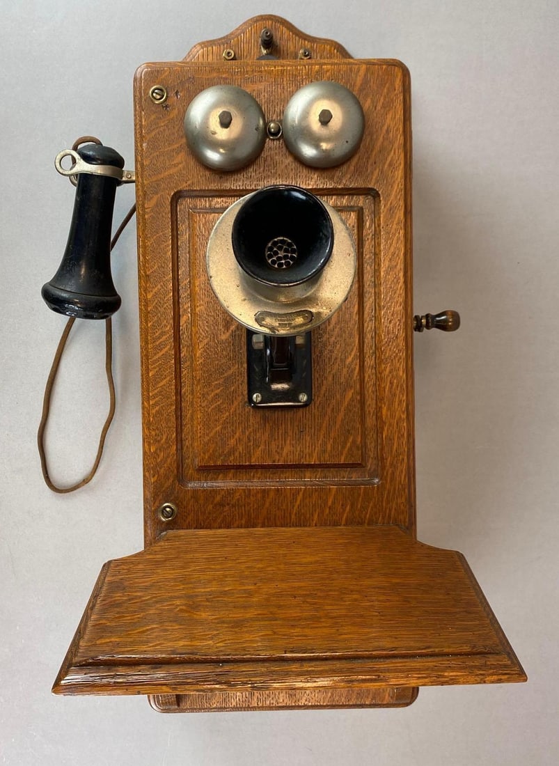 Antique Kellogg Chicago IL Quarter Sawn Oak Wall Telephone: Measures 26? H x 14? W x 14? D