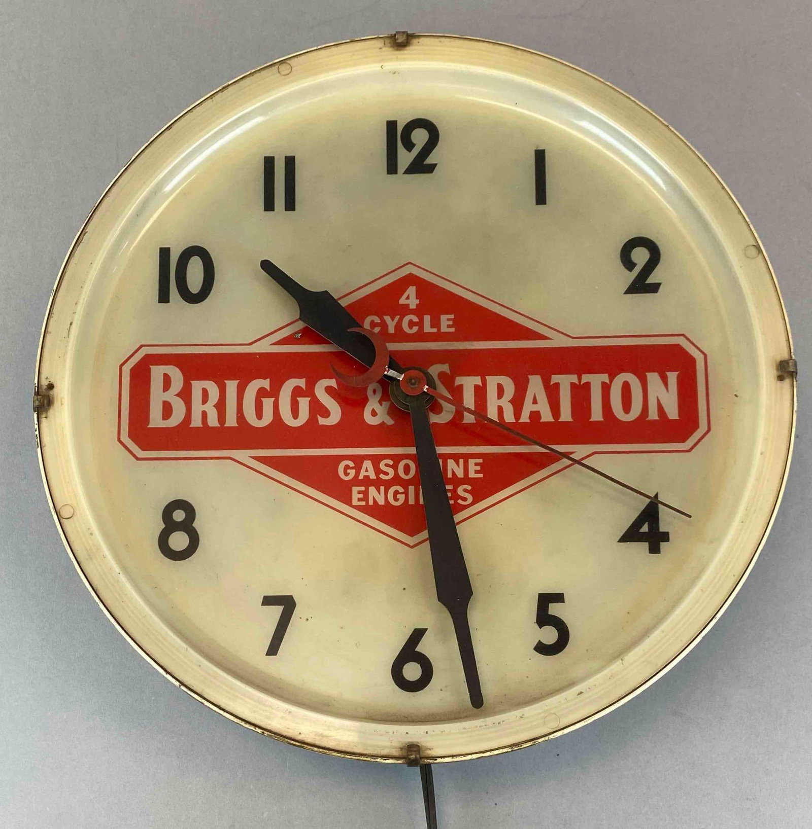 Vintage Briggs and Stratton Engines Light Up Advertising Wall Clock (1 of 2)