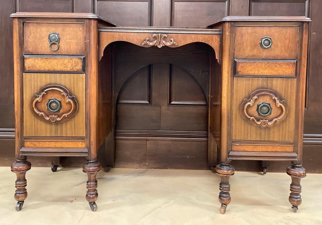 Antique Robbins Furniture Victorian Style Mahogany Vanity with Mirror: No in-house shipping available, 3rd party shipper recommended. Part of mirror base needs reglued, some casters loose, vanity measures 31 3/4" x 46 1/2" x 18"