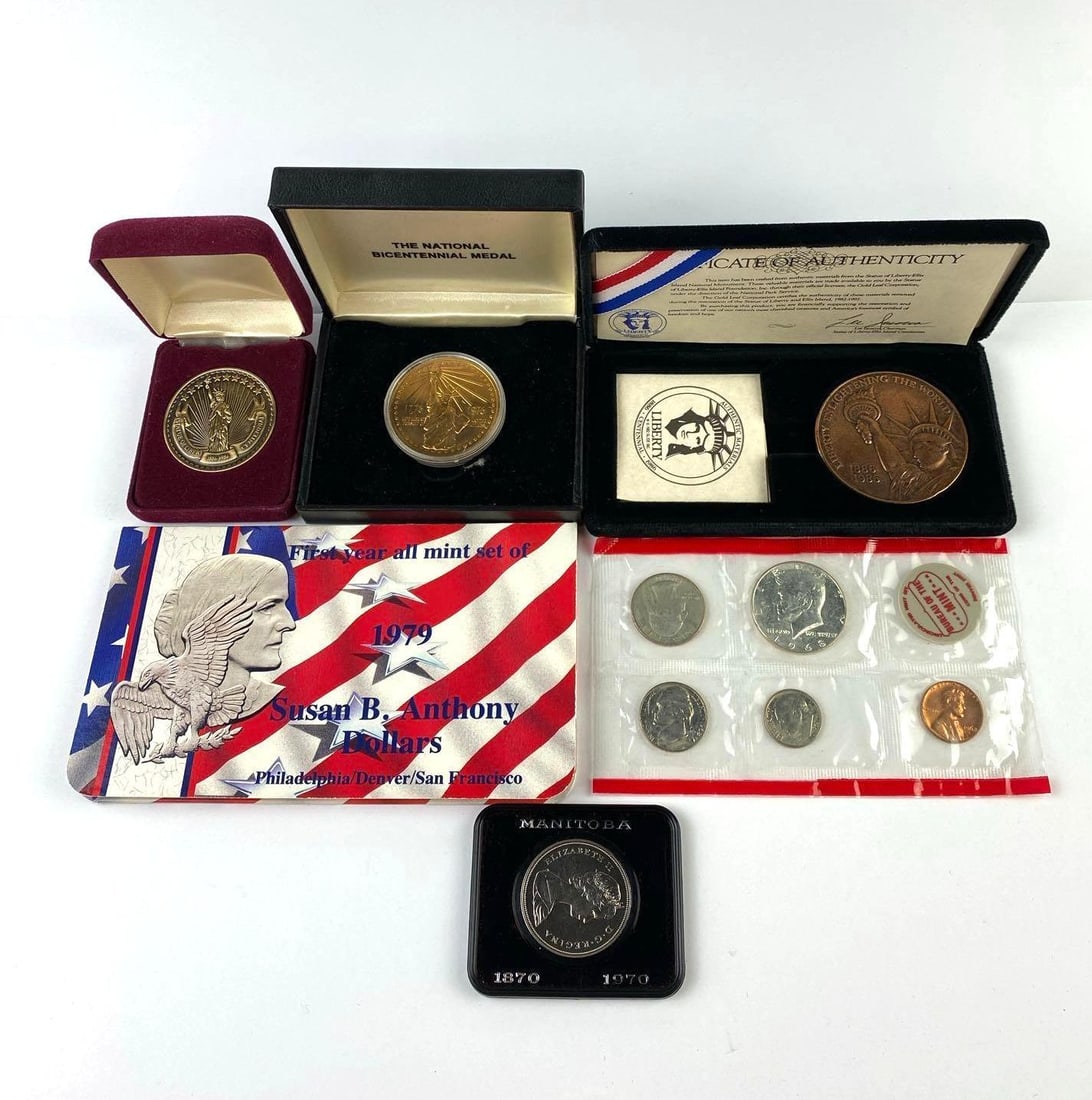 Group of Assorted Commemorative Coins and More: Includes Bicentennial Medal, US Mint Proof Set, and more.