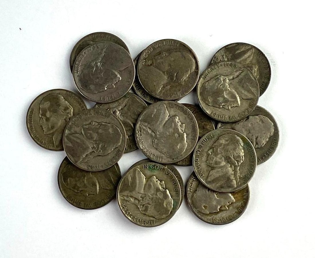 Group of 17 WW2 US Jefferson Silver Nickels: Group of 17 WW2 1942-1943 US Jefferson Silver Nickels
