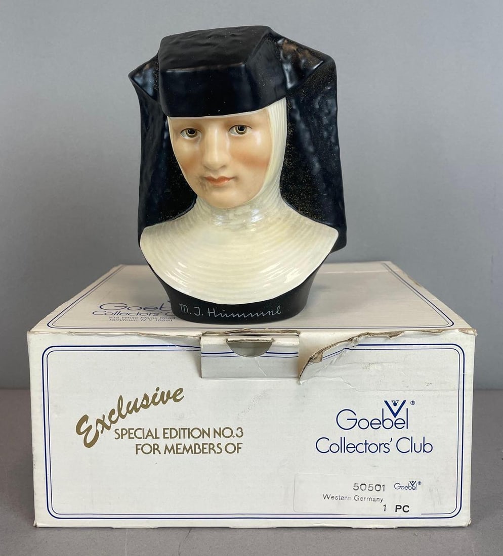 1978 Goebel Collector's Club Hummel Sister Berta Porcelain Bust: Special edition No, 3. Original packaging measures 4" x 8 1/4" x 7 1/4"