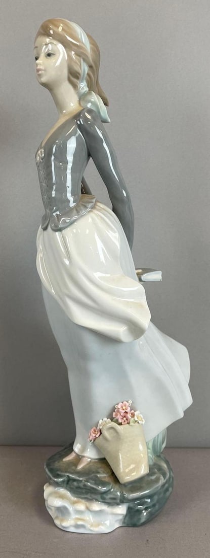 Lladro Sea Breeze Porcelain Figurine (1 of 4)