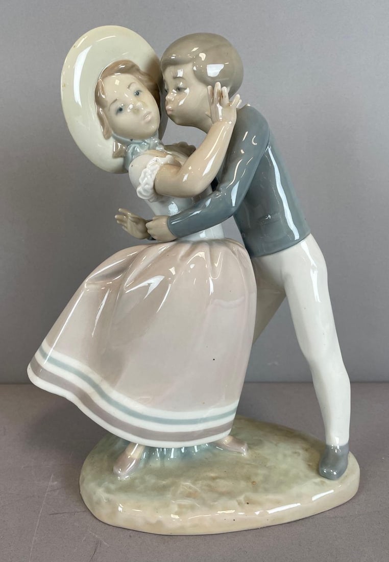 Lladro Precocious Love Porcelain Figurine (1 of 3)
