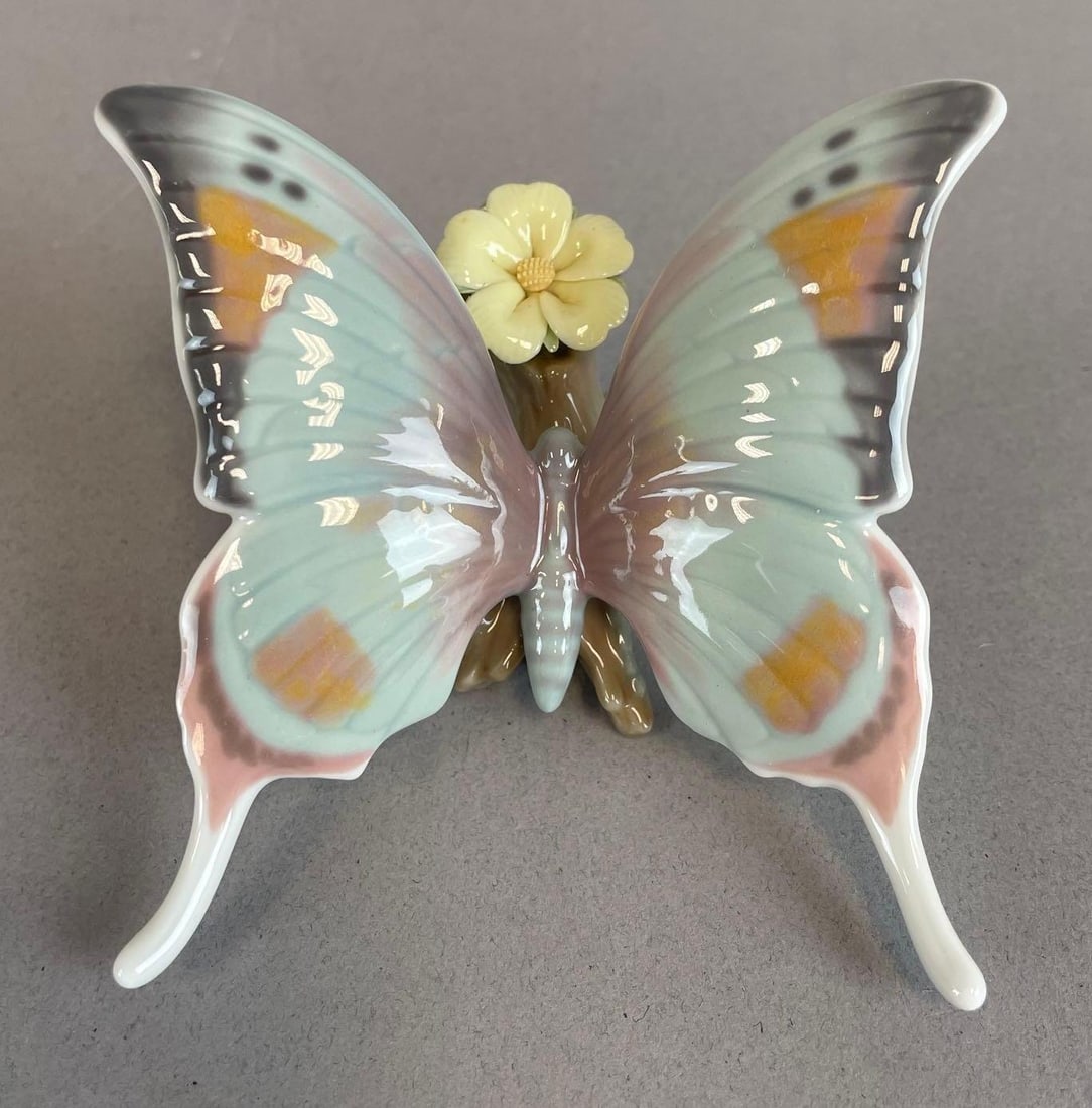 Lladro A Moment's Rest Porcelain Butterfly Figurine (1 of 3)