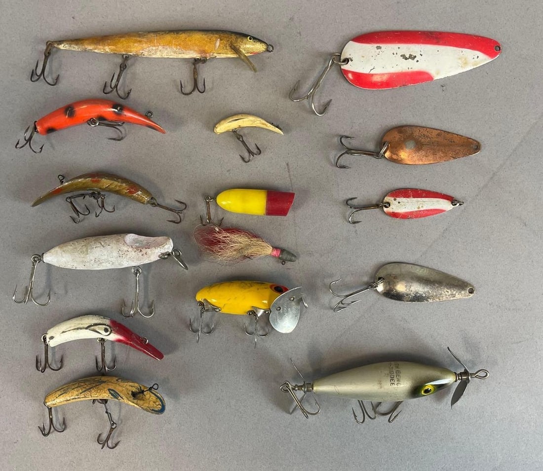 Group of Vintage Fishing Lures (1 of 3)