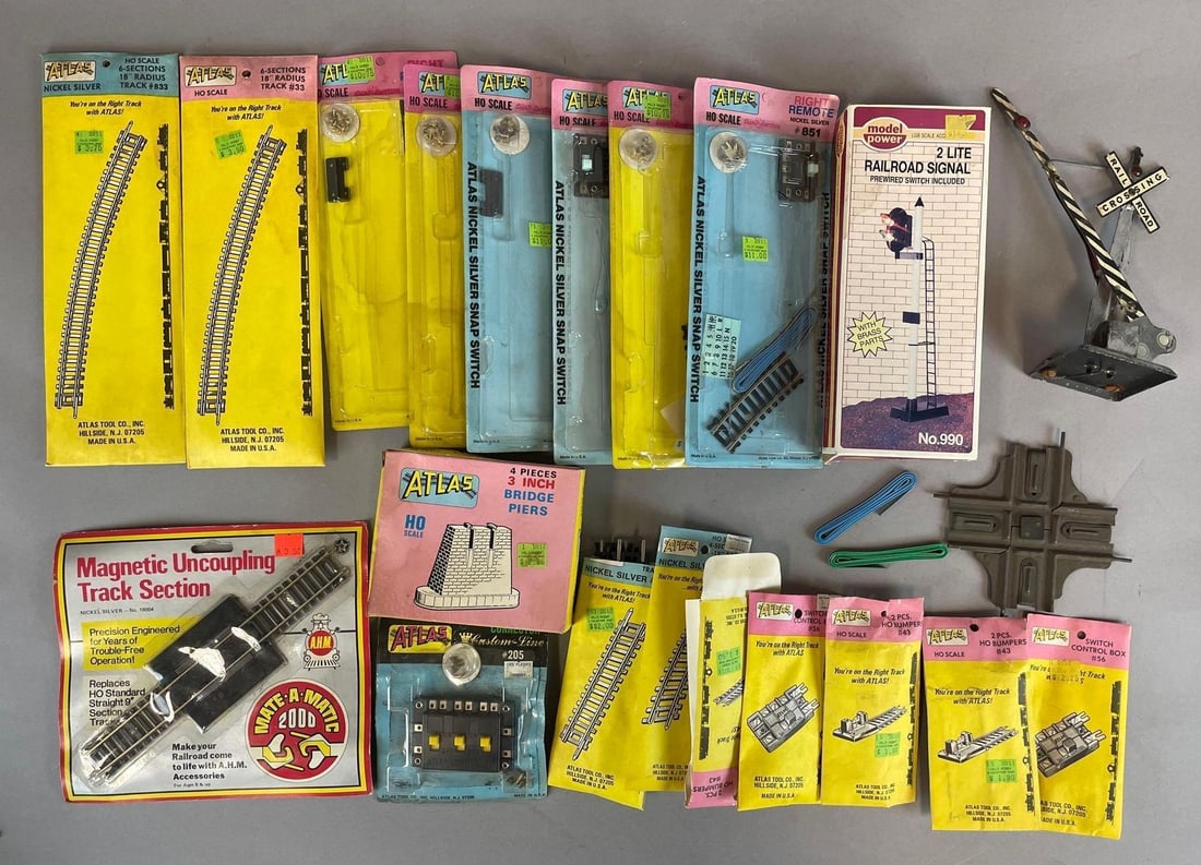 Group of Atlas HO Scale Train Track Accessories (1 of 3)